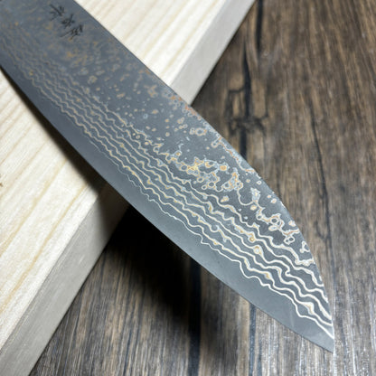 Japanese-origin Takeshi Saji Chef's Knife 240mm   Versatile for household use multi-functional knife for cutting vegetables and meat. Made of Damascus VG10 steel gyuto knife.