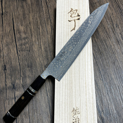 Japanese-origin Takeshi Saji Chef's Knife 240mm   Versatile for household use multi-functional knife for cutting vegetables and meat. Made of Damascus VG10 steel gyuto knife.