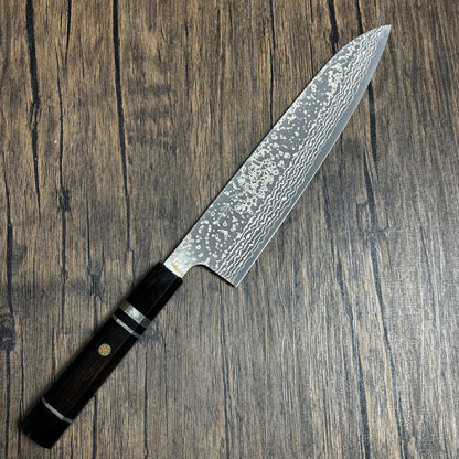 Japanese-origin Takeshi Saji Chef's Knife 240mm   Versatile for household use multi-functional knife for cutting vegetables and meat. Made of Damascus VG10 steel gyuto knife.