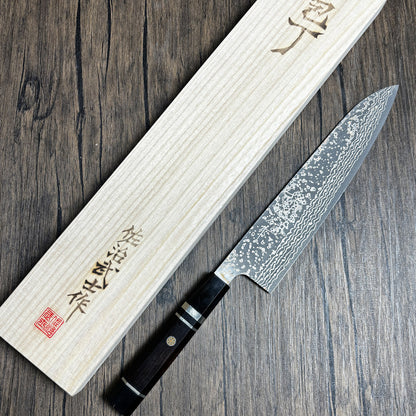 Japanese-origin Takeshi Saji Chef's Knife 240mm   Versatile for household use multi-functional knife for cutting vegetables and meat. Made of Damascus VG10 steel gyuto knife.