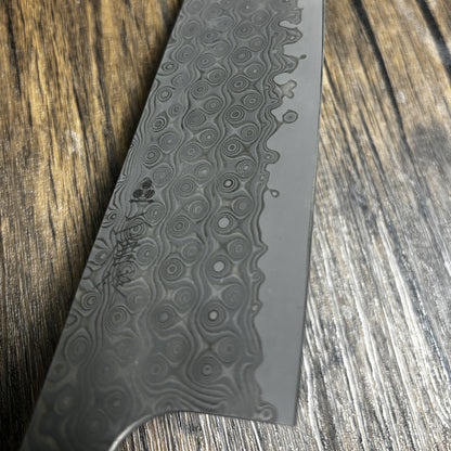 Japanese-origin Nigara  chef's knife, 240mm  Suitable for household use, it is a versatile knife for cutting vegetables and meat. Made of Damascus SG2 powdered steel, it is a multi-functional chef's knife, including a beef knife.